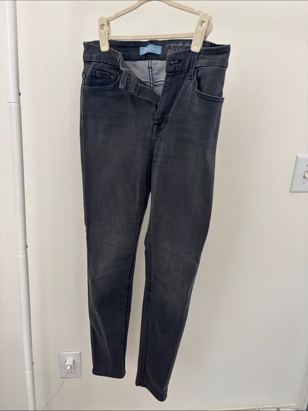 7 For All Mankind Skinny Jeans in Charcoal Gray Wash